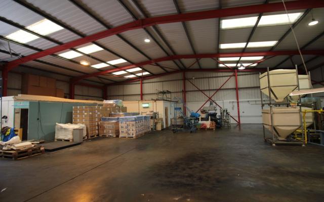 modern-detached-industrial-unit-available-to-let