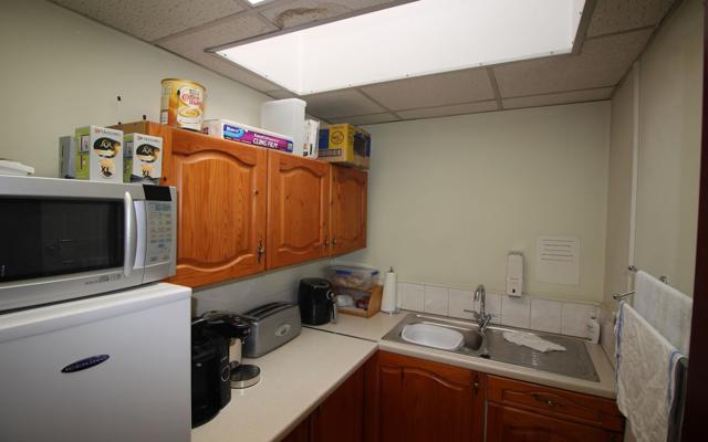ground-floor-offices-with-parking-available-to-let