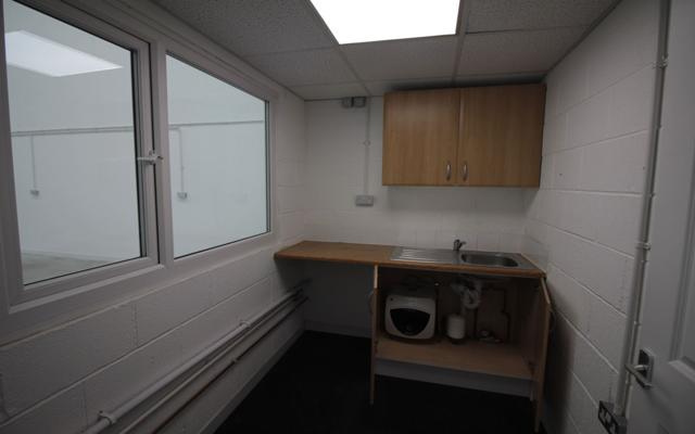 modern-light-industrial-unit-available-to-let-within-5-minutes-of-j-31