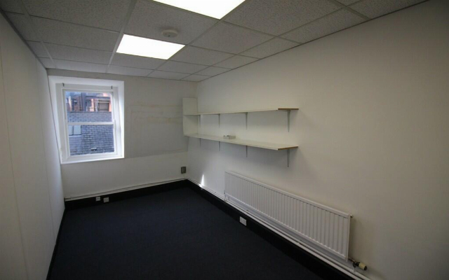 1478-top-floor-offices-to-let-with-passenger-lift-in