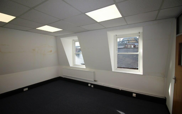 1478-top-floor-offices-to-let-with-passenger-lift-in