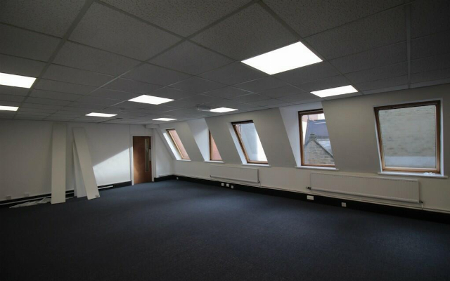 1478-top-floor-offices-to-let-with-passenger-lift-in
