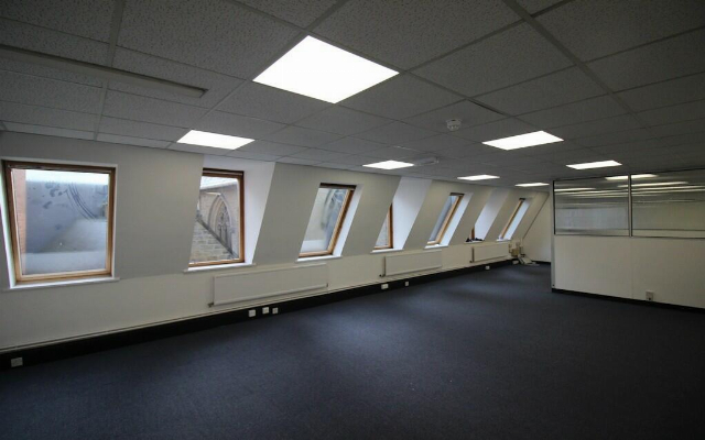 1478-top-floor-offices-to-let-with-passenger-lift-in