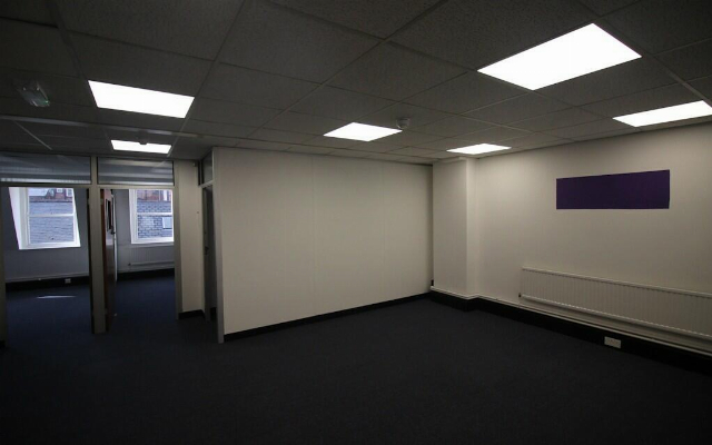 1478-top-floor-offices-to-let-with-passenger-lift-in