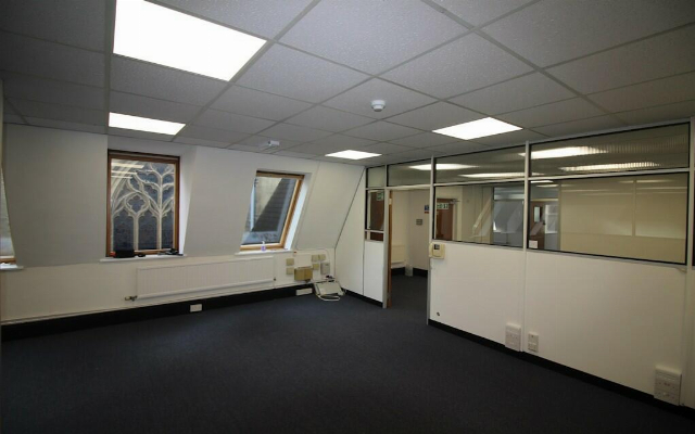 1478-top-floor-offices-to-let-with-passenger-lift-in