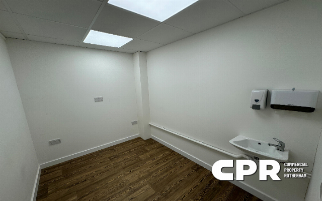 3193-modern-retail-unit-benefiting-from-main-road-