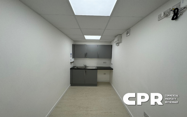 3193-modern-retail-unit-benefiting-from-main-road-