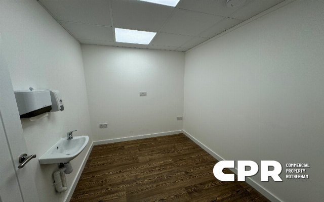3193-modern-retail-unit-benefiting-from-main-road-