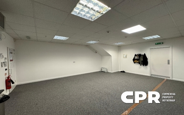 7841-attractive-retail-unit-located-within-a-modern