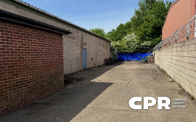 3910-detached-industrial-unit-with-secure-generous