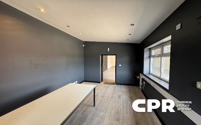 3910-detached-industrial-unit-with-secure-generous