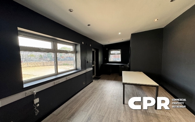 3910-detached-industrial-unit-with-secure-generous