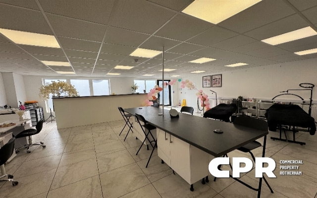 8002-roadside-retail-unit-forming-part-of-an