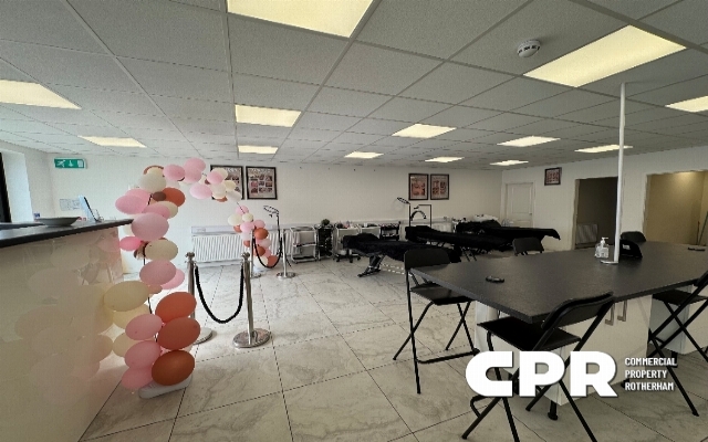 8002-roadside-retail-unit-forming-part-of-an