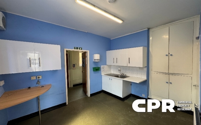 4847-freehold-commercial-premises