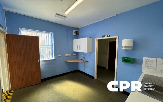 4847-freehold-commercial-premises