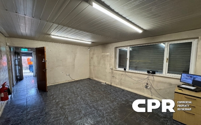 6701-workshop-unit-with-secure-yard