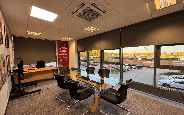 2546-detached-office-building-with-27-parking-spaces