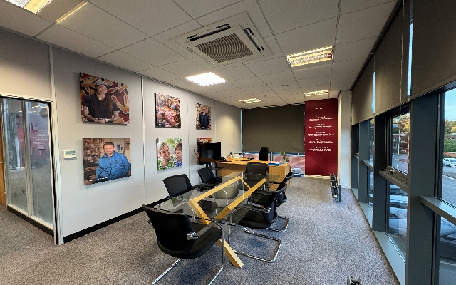 2546-detached-office-building-with-27-parking-spaces