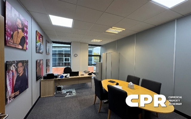 2546-detached-office-building-with-27-parking-spaces