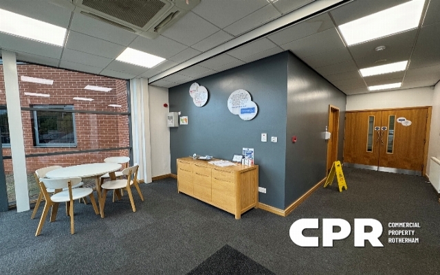 2546-detached-office-building-with-27-parking-spaces