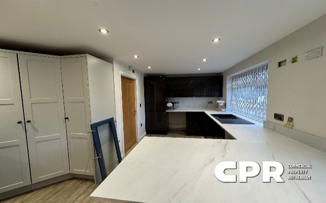 5472-warehouse-offices--showroom-with-generous-yard-