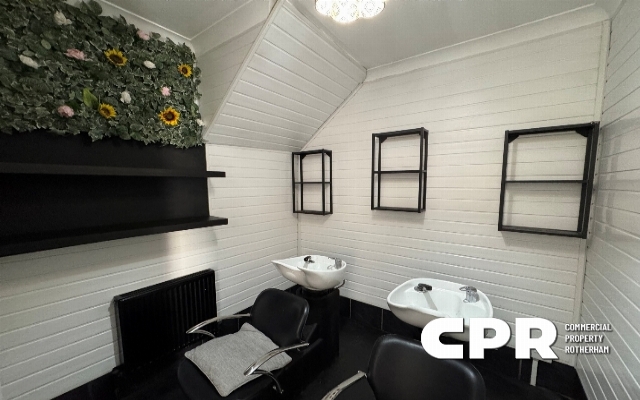 2432-doublefronted-ground-floor-retail-sales-shop-