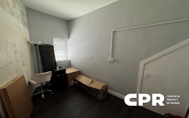 2432-doublefronted-ground-floor-retail-sales-shop-