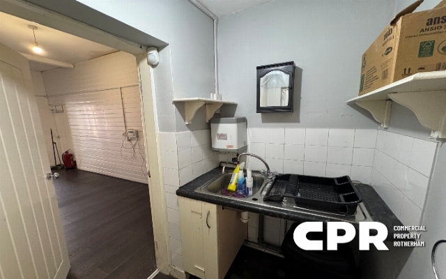 2432-doublefronted-ground-floor-retail-sales-shop-